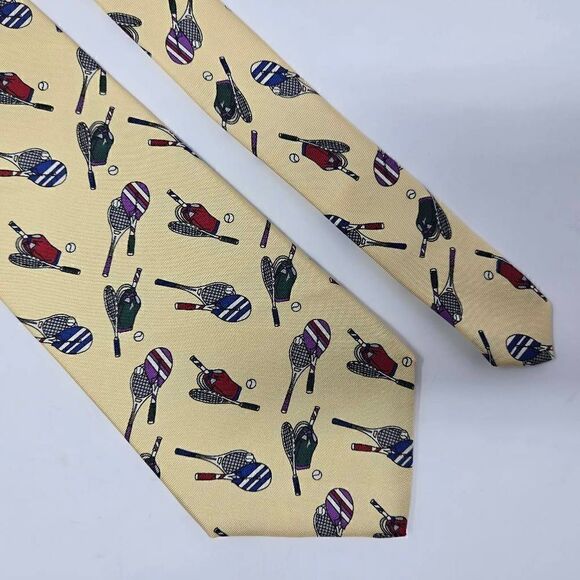 RIVETZ OF BOSTON SILK TIE CREAM RED TENNIS THEME PATTERN SMOOTH 4" X 58" NEW - Picture 1 of 2